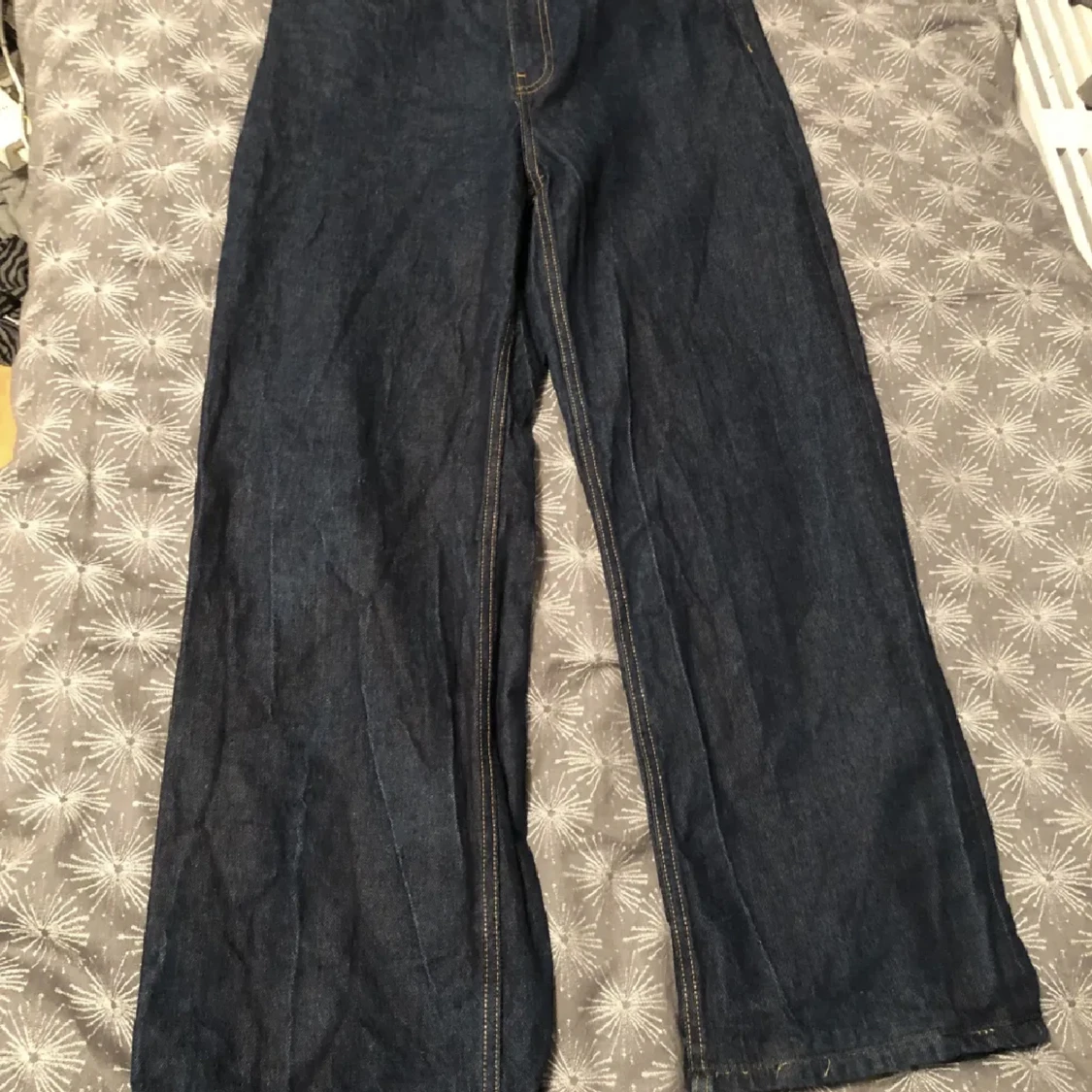 Baggy mörkblå jeans