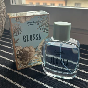 Parfym  - En helt ny flaska parfym BLOSSA säljes 