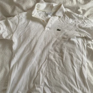 Lacoste Piké - Skick: 9/10 Storlek: 164