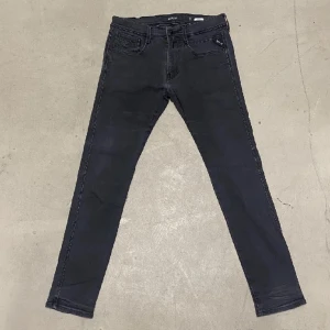 Replay Anbass - Ett par feta Replay Anbass jinz perfekt för din garderob! Använd få tal gånger. Pris kan diskuteras vid snabb affär.