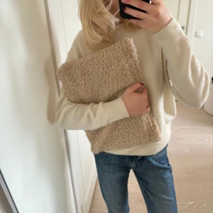 Datorfodral  - Superfint datorfodral i teddymaterial, mått: 30x37