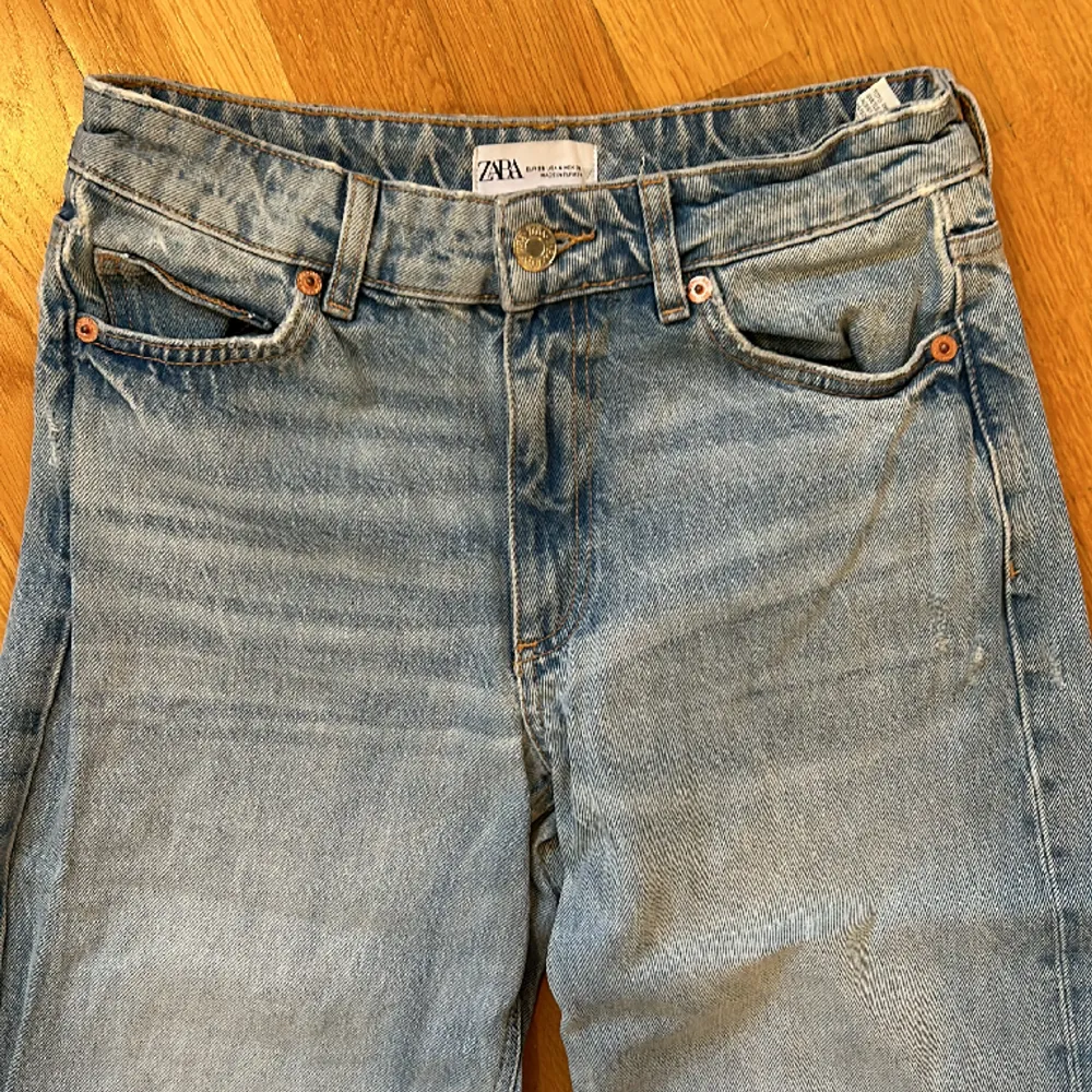 Jeans, Zara, mid waist, wide leg, full length, strl 36, bra skick. Jeans & Byxor.
