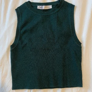 Väst - Väst från zara, aldrig använd💕 Frakt tillkommer📦