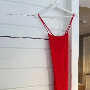 Skims - En skims dupe klänning från Berskha. Strl small. Skriv privat med en annan bild för hela klänningen rymms ej i bild. 