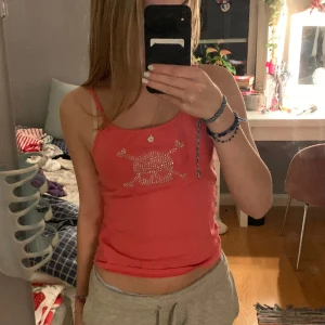 Coolt linne - Ascoolt linne😮‍💨köpt secondhand men från H&M från början🩷 säljer då det inte är min stil längre