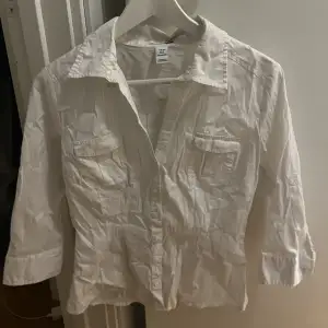 Säljer en jätte Classy vit skjorta! 🤍 Är i storlek EUR 40, men är liten i storlek!❕