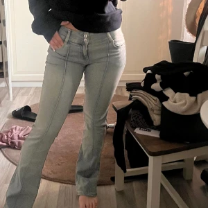 Jeans bershka - Oanvända jeans bershka. Storlek 34, frakt tillkommer🫶🏼