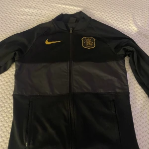 Aik tröja - Stolek S som ny  Säljer för den är förstor 