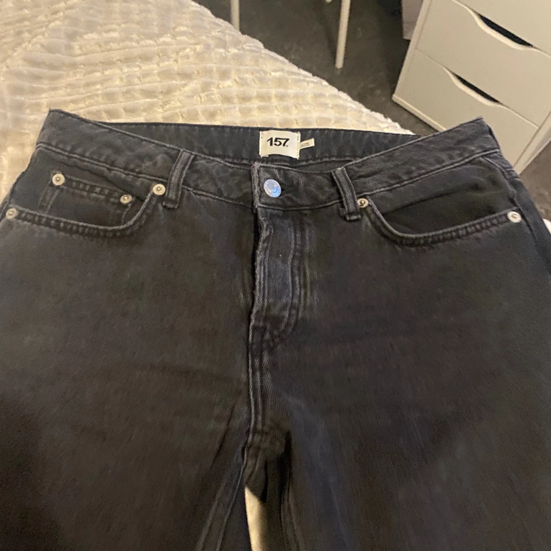 Svarta low waisted straight jeans - 90