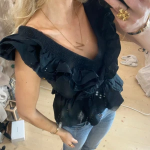 Topp - SUPER snygg topp, väldigt eftertraktad 