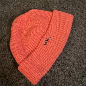 Beanie från Noah, sparsamt använd  nypris $50