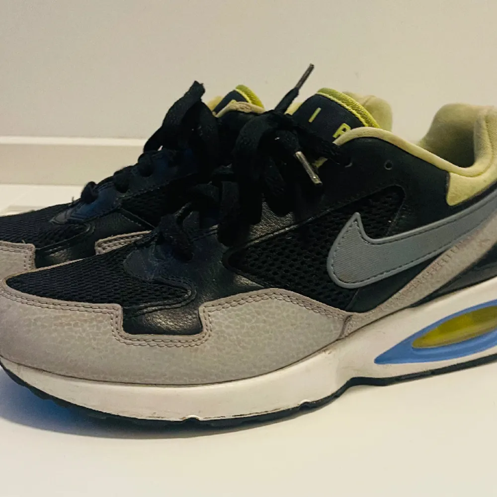 Nike Air Max. Fint med använt skick. . Skor.