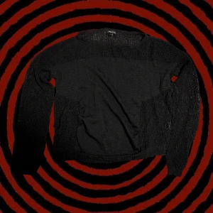 Svart fishnet top - Svart alt. Fishnet top, som jag ärvde från min syster.  Bara Disney på sidorna och på armarna, så det är inte see through vid magen och bröstkorgen.