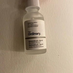 The ordinary  - Säljer detta serum!!! Min hy passar inte,använt en gång. Ni ser bild hur mycket det är kvar. Har inte nyddat pinpetten nån gång.  Du står för frakt! Mötet inte upp!  Pris går att diskutera 