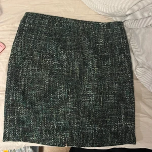 Supersnygg kjol💞 - Supersnygg grön kjol med fint material💞💞från flash woman 