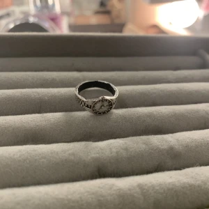 Ringar - Säljs tillsammans eller separat!  📏 mått: bild 1️⃣ 15mm, bild 2️⃣ 16mm, bild 3️⃣ 17mm. Bild 1 25kr, bild 2& 3 17kr/st!