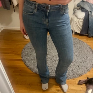 Bootcut jeans!! - Perfekta bootcut jeans från zara!! Väldigt bra skick!🥰🥰
