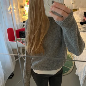 Zara stickad tröja - Söt grå tröja från Zara🩷