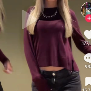 Vinröd tröja✨✨ - Så snygg vinröd tröja, mycket efterfrågad i storlek S. Säljer 2st därav 2 annonser!