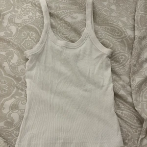 Vitt linne - Vitt linne från Gina i stl xs