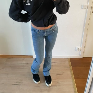 Jeans - Lågmidjade jeans från zara passar S, endast använda fåtal gånger