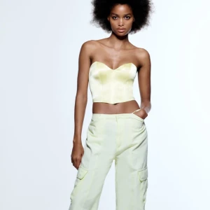 Topp - Gul korsett topp ifrån zara, aldrig använd 