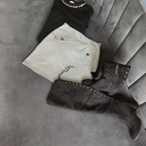 Kjol svart/vit M - Snygg ny kjol stl M