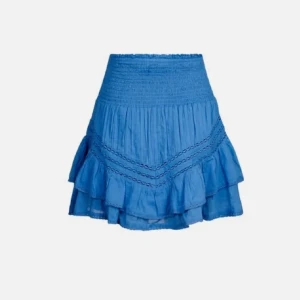 Neo Noir - Jag säljer min Neo noir kjol! En sjukt fin kjol och använd 2 gånger. För fler bilder kontakta mig!