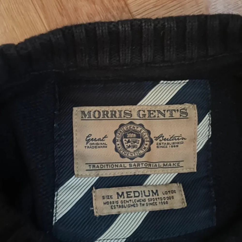 Säljer Morris tröja då den inte andvänds längre men perfekt nu till våren. Hoodies.