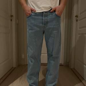 Snygga jeans från junkyard köpta för 600kr. Storlek 32 men sitter som 31. Redo att skickas/hämtas! Tveka inte på att höra av dig vid frågor:) Mvh / Anton