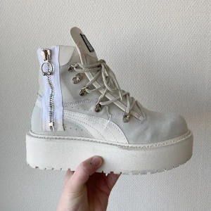 Fenty boots - Jättecoola men har bara använts 1 gång. 