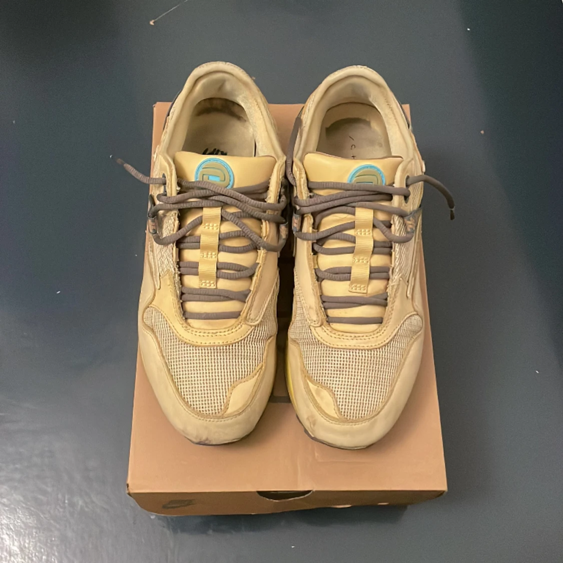 Travis scott air Max 1 ”saturn gold” - 90