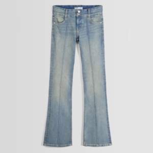 Populära lågmidjade jeans som aldrig kommit till användning, prislapp kvar