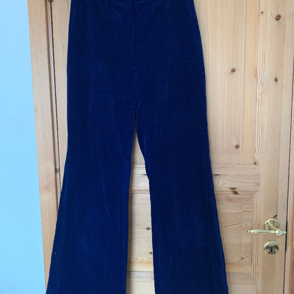 Blå utsvängda manchesterbyxor 