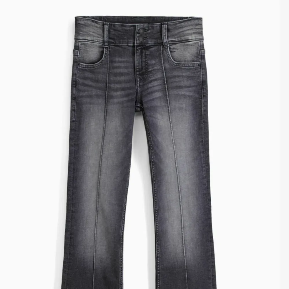 Så fina jeans, jätte bra skick, köpte för 400! Str 38, passar mig som brukar ha storlek s. Jeans & Byxor.