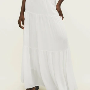 Maxikjol - Kjol från strandivarius i storlek S/36, aldrig använd!