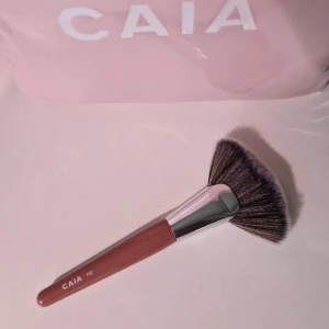 Caia sminkborste F02 - Använd 1 gång.  Nypris 245kr