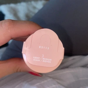 Elf glow foundation 3 - Köpte för många och säljer nu oöppnad foundation det är nr 3 på den här foundationen Man får betala sin egna frakt