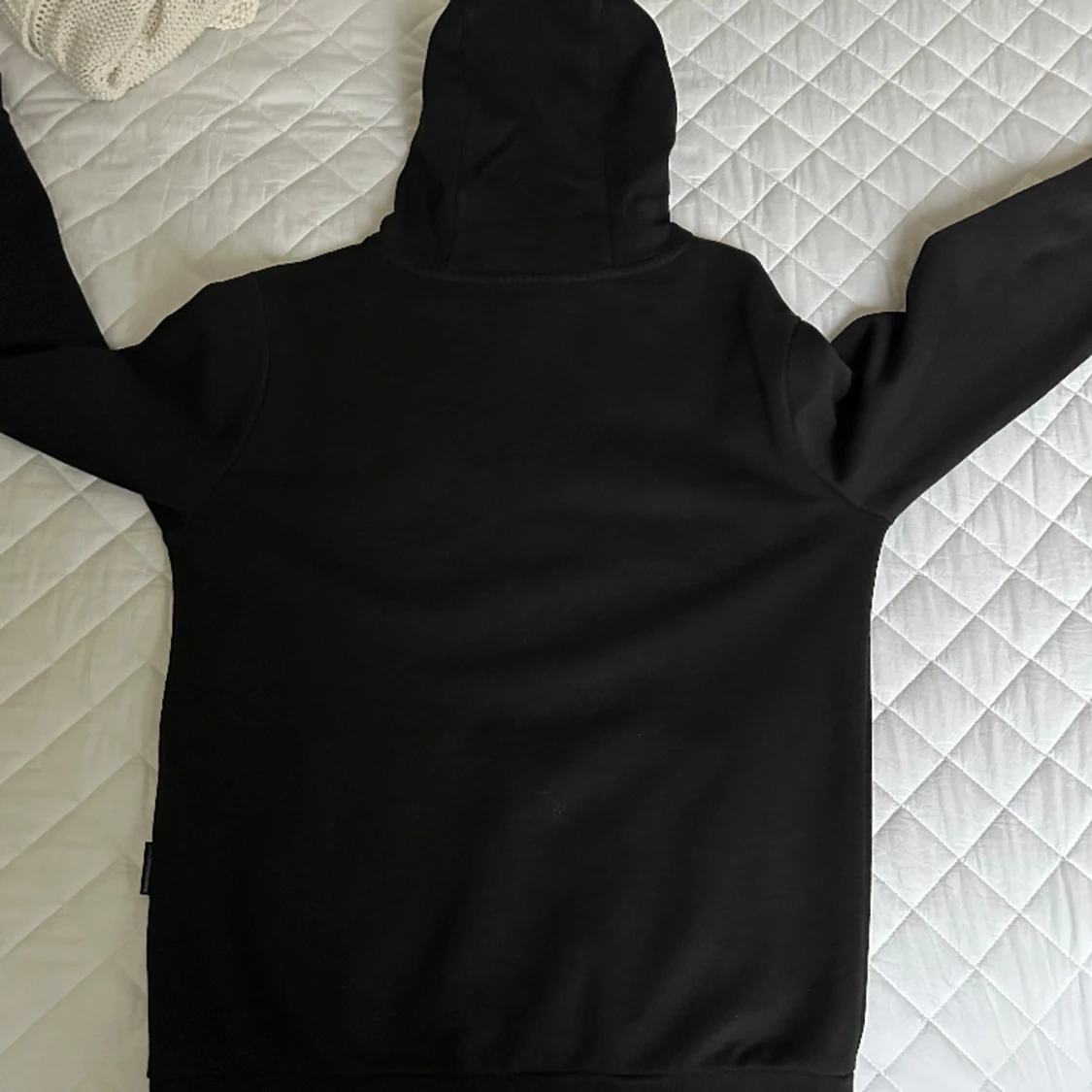 Svart-röd hoodrich hoodie (storlek M) - 90