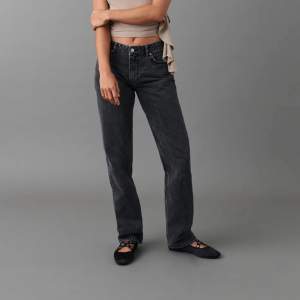 Lågmidjade jeans från Gina i petite modellen. Mycket bra skick! 