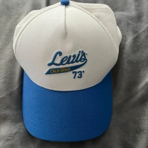 Levi keps - Snygg Levi keps som inte kommer till användning. Använd endast enstaka ggr🏖️🌊🌻