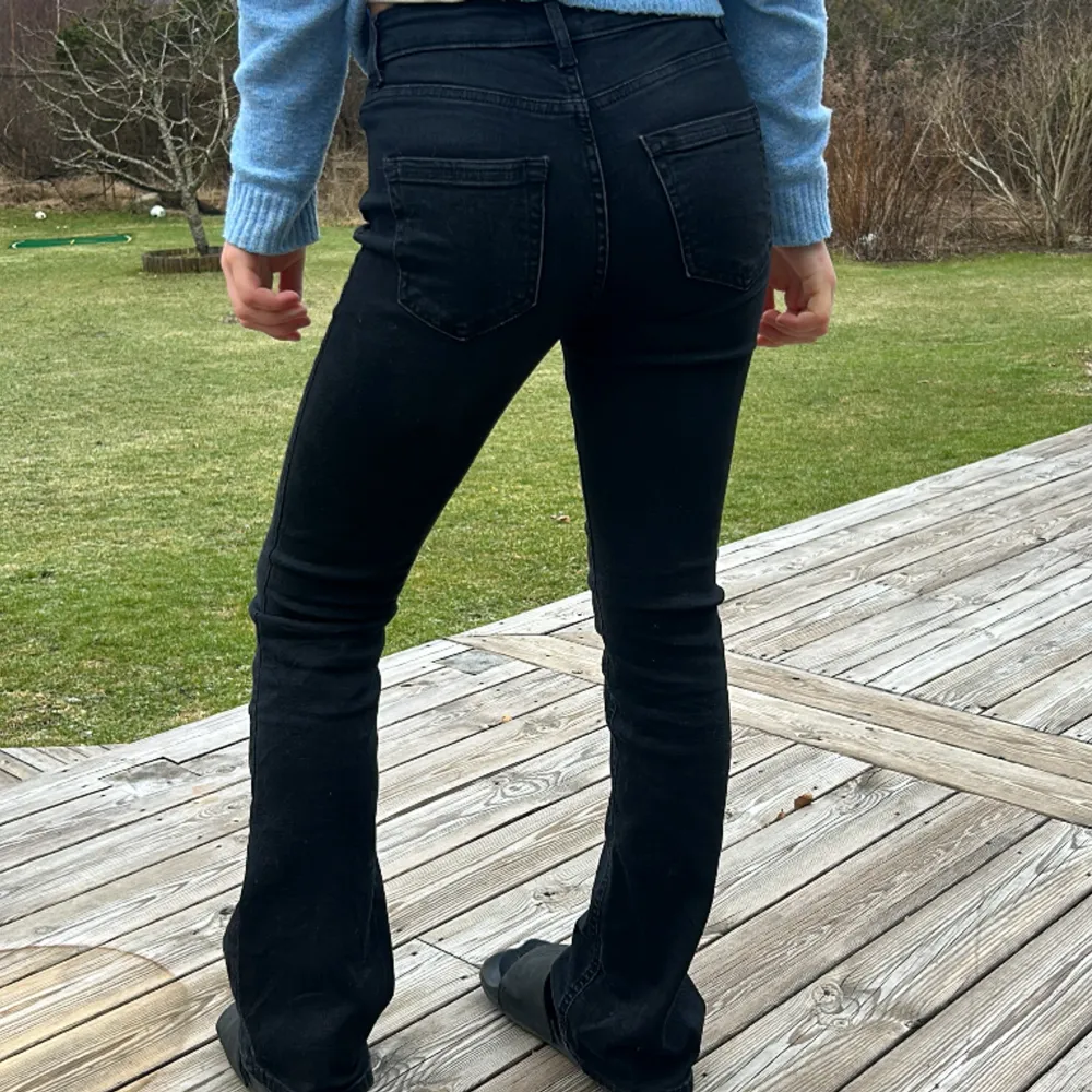 Svarta jeans från only jätte bra skick har använt dessa 2 gånger . Jeans & Byxor.
