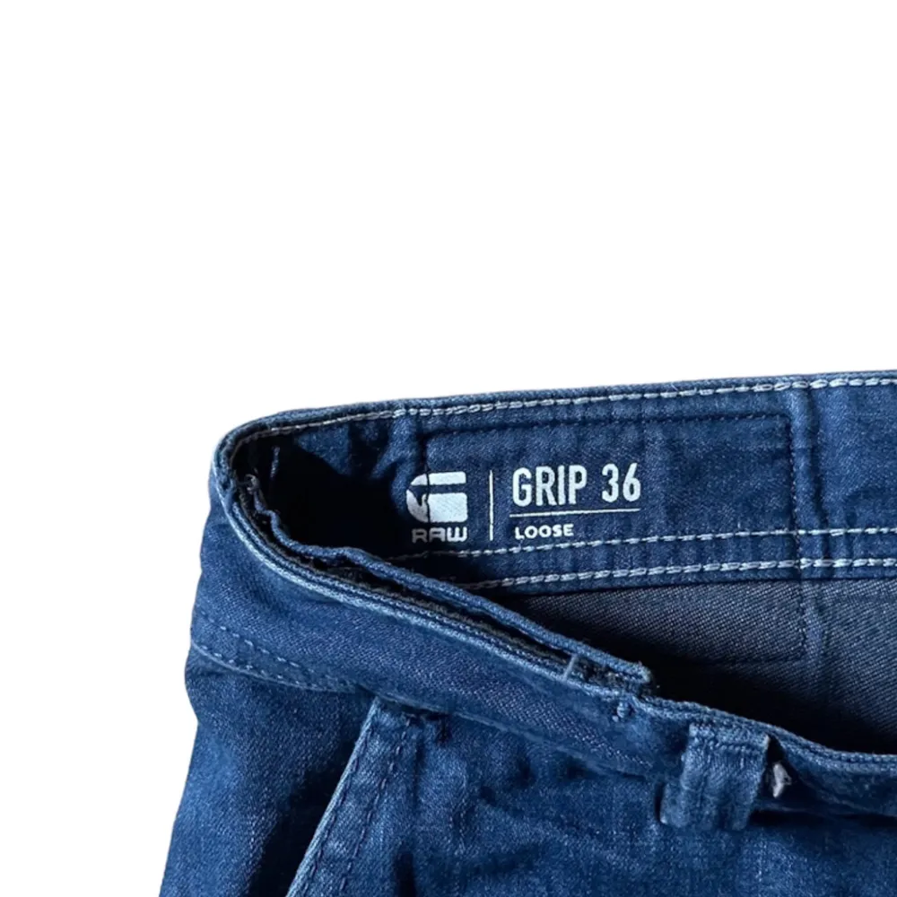 Ett par Loose G star raw jeans i storlek 32/32 dom är felfria förutom att benöppningen är relativt sliten skriv gärna om ni har har några ytterligare frågor om pris eller mer bilder tex. Jeans & Byxor.