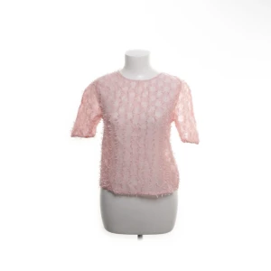 Zara blus - Säljer nu denna blus som jag köpte på Sellpy. Den är i nyskick och är super fin men dock tyvärr lite liten för mig. Hör av dig vid frågor 💕