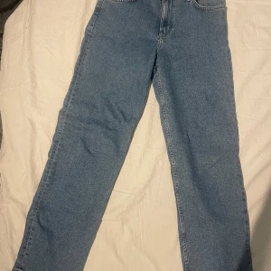 Lee jeans - Jane - Ett par Lee jeans - Jane. Endast använd 1 gång och i väldigt bra skick. Storlek W26 L31. Pris kan diskuteras 😃