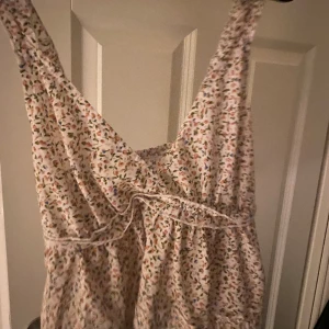 Söt topp - Säljer denna ifrån shein. Fint skick!🩷