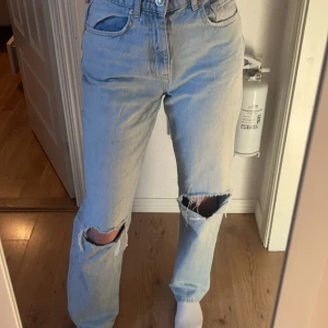jeans  - säljer dessa jeansen från Gina tricot, säljer även ett par likadana lite ljusare och ett par i denna färg fast i 38 (kolla mina andra inlägg för at hitta dem)