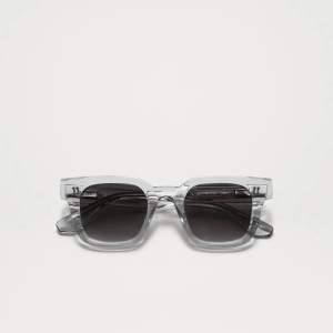 Säljer dessa helt nya och oanvända Chimi solglasögonen ”04 grey”. Endast testade säljer pga att de inte passar mig💕nypris: 1350