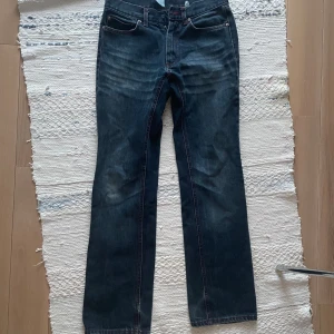 Acne Action Jeans - Från 2000-talet med riktigt bra skick och kvalitet, knappen saknas men går lätt att fixa med ett bälte🤝 