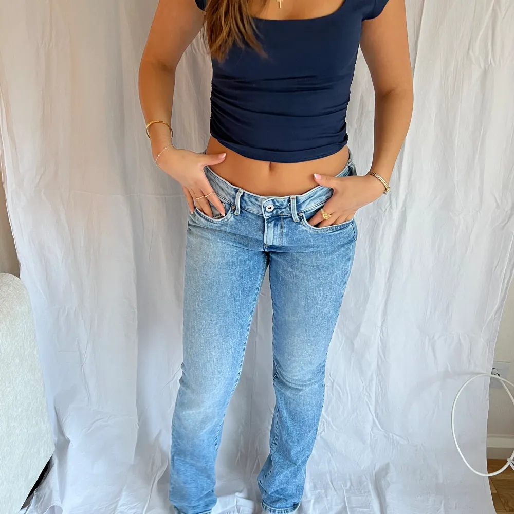 Så snygga märkes jeans från Zalando💓Köpta för 900kr och knappt använda😙 . Jeans & Byxor.